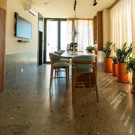 Ξενοδοχείο με διαμερίσματα Aliz Cu Frontala La Mare